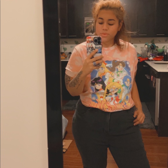 Meet your Posher, Daniella - Picture 2 of 3